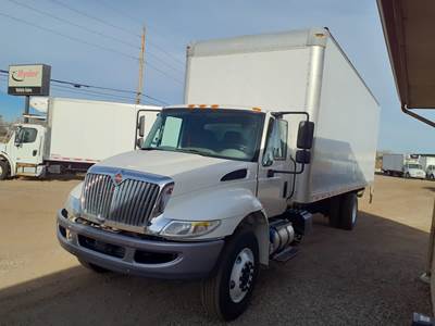 International 4300 26 ft Box Truck - 240HP, 6 Speed Automatic, Roll up Door, Liftgate