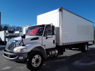 International 4300 26 ft Box Truck - 240HP, 6 Speed Automatic, Roll up Door, Liftgate