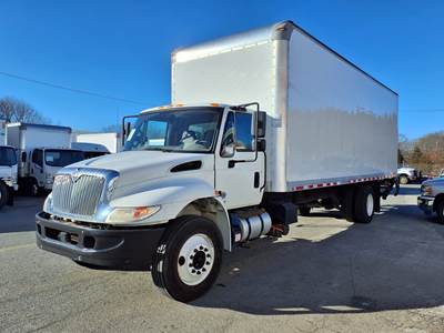 International 4300 26 ft Box Truck - 240HP, 7 Speed Automatic, Roll up Door, Liftgate