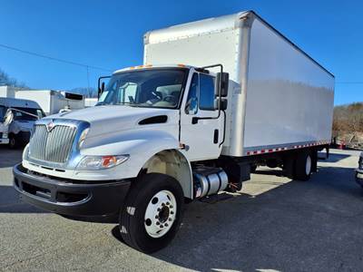 International 4300 26 ft Box Truck - 240HP, 6 Speed Automatic, Roll up Door, Liftgate