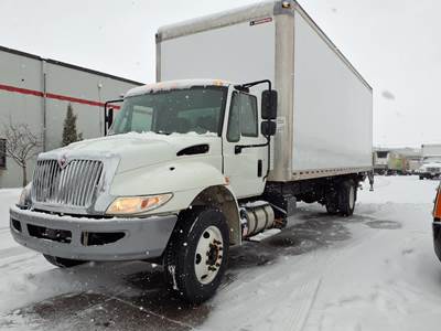 International 4300 26 ft Box Truck - 240HP, 6 Speed Automatic, Roll up Door, Liftgate