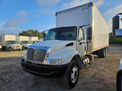 International 4300 26 ft Box Truck - 240HP, 6 Speed Automatic, Roll up Door, Liftgate