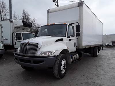 International 4300 26 ft Box Truck - 240HP, 6 Speed Automatic, Roll up Door, Liftgate