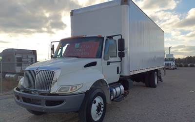 International 4300 26 ft Box Truck - 250HP, 6 Speed Automatic, Roll up Door, Liftgate