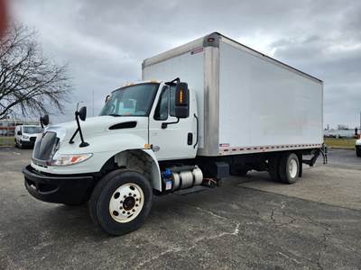 International 4300 22 ft Box Truck - 240HP, 7 Speed Automatic, Roll up Door, Liftgate