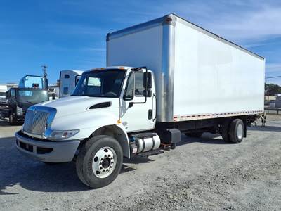 International 4300 26 ft Box Truck - 240HP, 6 Speed Automatic, Roll up Door, Liftgate
