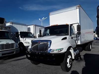 International 4300 26 ft Box Truck - 240HP, 6 Speed Automatic, Roll up Door, Liftgate