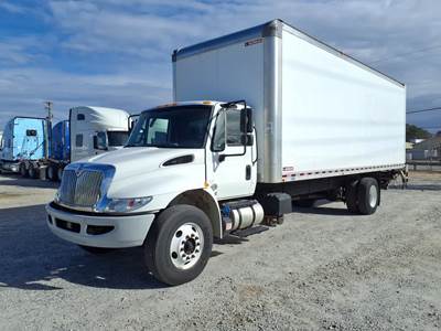 International 4300 26 ft Box Truck - 240HP, 6 Speed Automatic, Roll up Door, Liftgate