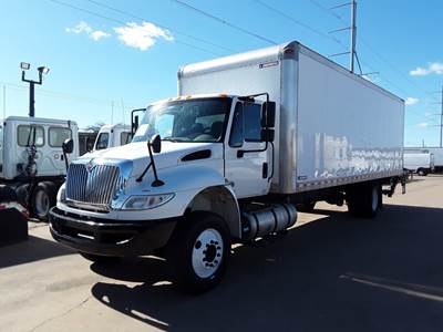 International 4300 26 ft Box Truck - 240HP, 6 Speed Automatic, Roll up Door, Liftgate