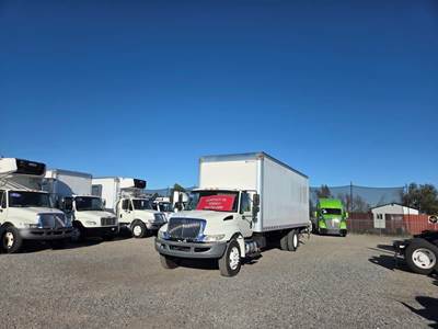 International 4300 26 ft Box Truck - 240HP, 6 Speed Automatic, Roll up Door, Liftgate