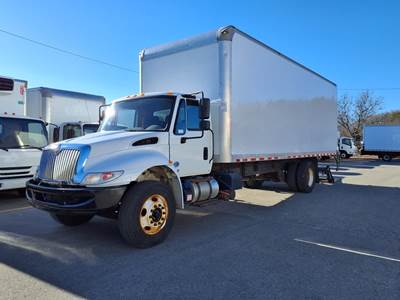 International 4300 26 ft Box Truck - 240HP, 7 Speed Automatic, Roll up Door, Liftgate