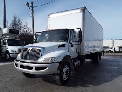 International 4300 26 ft Box Truck - 240HP, 6 Speed Automatic, Roll up Door, Liftgate