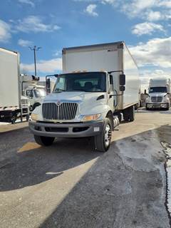 International 4300 26 ft Box Truck - 240HP, 6 Speed Automatic, Roll up Door, Liftgate