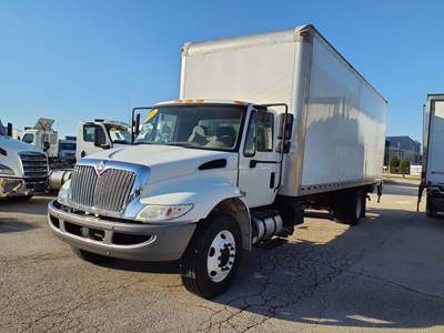 International 4300 26 ft Box Truck - 240HP, 6 Speed Automatic, Roll up Door, Liftgate