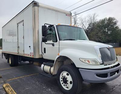 International 4300 26 ft Box Truck - 240HP, 6 Speed Automatic, Roll up Door, Liftgate