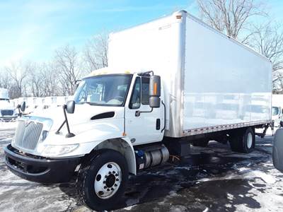 International 4300 26 ft Box Truck - 240HP, 7 Speed Automatic, Roll up Door, Liftgate