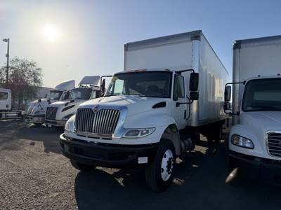International 4300 26 ft Box Truck - 240HP, 6 Speed Automatic, Roll up Door, Liftgate