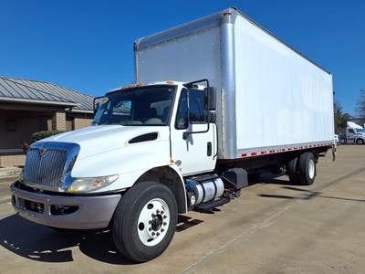 International 4300 26 ft Box Truck - 240HP, 6 Speed Automatic, Roll up Door, Liftgate