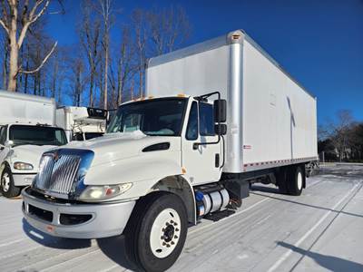 International 4300 26 ft Box Truck - 240HP, 6 Speed Automatic, Roll up Door, Liftgate