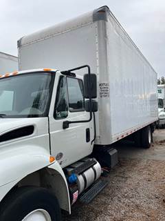 International 4300 26 ft Box Truck - 240HP, 6 Speed Automatic, Roll up Door, Liftgate