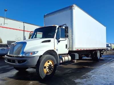 International 4300 26 ft Box Truck - 240HP, 7 Speed Automatic, Roll up Door, Liftgate