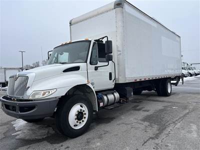International 4300 26 ft Box Truck - 240HP, 6 Speed Automatic, Roll up Door, Liftgate