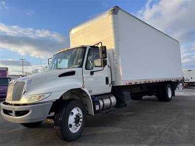 International 4300 26 ft Box Truck - 240HP, 6 Speed Automatic, Roll up Door, Liftgate