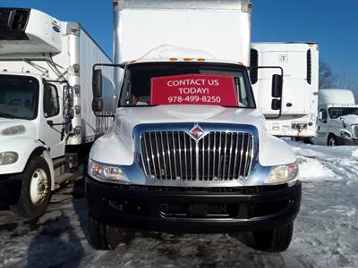 International 4300 26 ft Box Truck - 240HP, 6 Speed Automatic, Roll up Door, Liftgate
