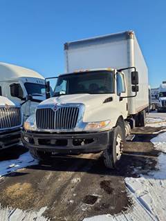 International 4300 26 ft Box Truck - 240HP, 6 Speed Automatic, Roll up Door, Liftgate