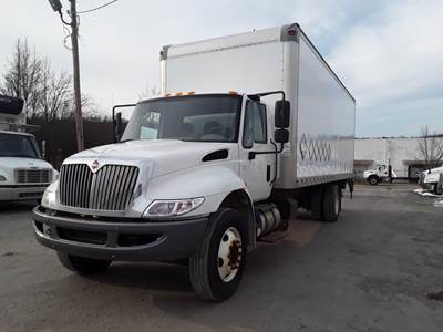 International 4300 24 ft Box Truck - 250HP, 6 Speed Automatic, Roll up Door, Liftgate