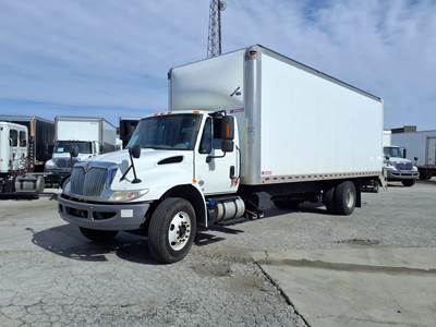 International 4300 26 ft Box Truck - 260HP, 7 Speed Automatic, Roll up Door, Liftgate
