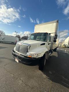 International 4300 26 ft Box Truck - 240HP, 6 Speed Automatic, Roll up Door, Liftgate