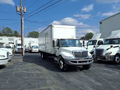 International 4300 26 ft Box Truck - 240HP, 6 Speed Automatic, Roll up Door, Liftgate