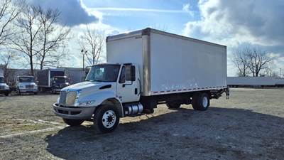 International 4300 26 ft Box Truck - 240HP, 6 Speed Automatic, Roll up Door, Liftgate