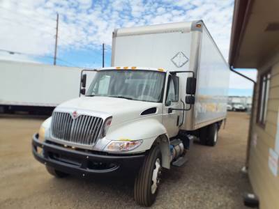 International 4300 26 ft Box Truck - 250HP, 6 Speed Automatic, Roll up Door, Liftgate