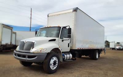 International 4300 26 ft Box Truck - 240HP, 6 Speed Automatic, Roll up Door, Liftgate