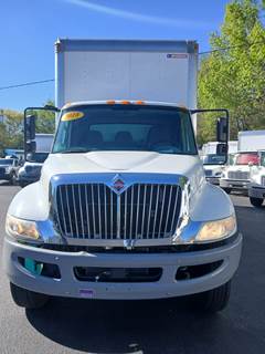 International 4300 26 ft Box Truck - 250HP, 6 Speed Automatic, Roll up Door, Liftgate