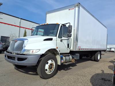 International 4300 26 ft Box Truck - 240HP, 6 Speed Automatic, Roll up Door, Liftgate