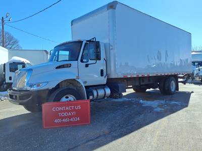 International 4300 26 ft Box Truck - 240HP, 6 Speed Automatic, Roll up Door, Liftgate