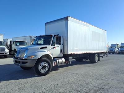 International 4300 26 ft Box Truck - 240HP, 6 Speed Automatic, Roll up Door, Liftgate