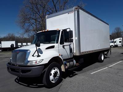 International 4300 24 ft Box Truck - 240HP, 7 Speed Automatic, Roll up Door, Liftgate