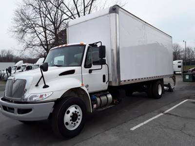 International 4300 24 ft Box Truck - 240HP, 7 Speed Automatic, Roll up Door, Liftgate