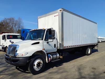 International 4300 26 ft Box Truck - 240HP, 6 Speed Automatic, Roll up Door, Liftgate