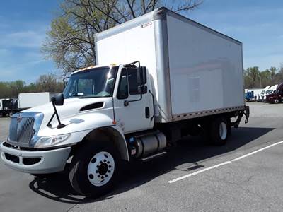 International 4300 18 ft Box Truck - 240HP, 7 Speed Automatic, Roll up Door, Liftgate