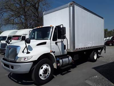 International 4300 18 ft Box Truck - 240HP, 7 Speed Automatic, Roll up Door, Liftgate