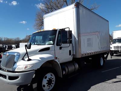 International 4300 18 ft Box Truck - 240HP, 7 Speed Automatic, Roll up Door, Liftgate