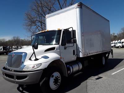 International 4300 18 ft Box Truck - 240HP, 7 Speed Automatic, Roll up Door, Liftgate