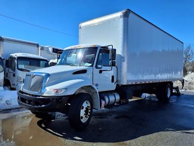 International 4300 26 ft Box Truck - 240HP, 6 Speed Automatic, Roll up Door, Liftgate