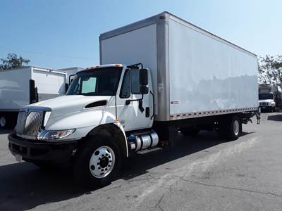 International 4300 26 ft Box Truck - 240HP, 6 Speed Automatic, Roll up Door, Liftgate