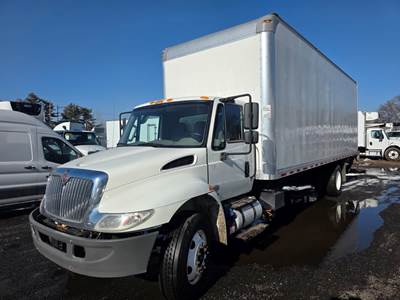 International 4300 26 ft Box Truck - 240HP, 7 Speed Automatic, Roll up Door, Liftgate